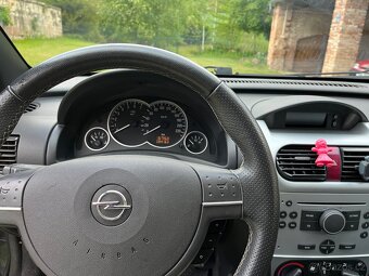 Opel Tigra TwinTop 1.4 66 kW – Stylový roadster - 4