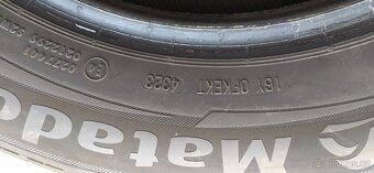 Prodám pneu 215/60-16 letni - 4