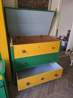 Skříň, kostn (komoda/truhla) , 2x noční stolek - 4