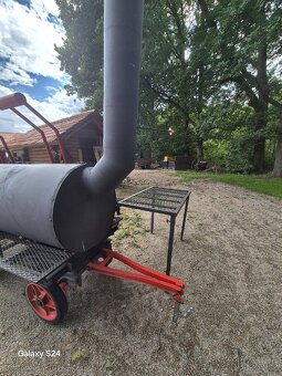 Pojízdný zahradní gril / smoker – originál, který zaujme - 4