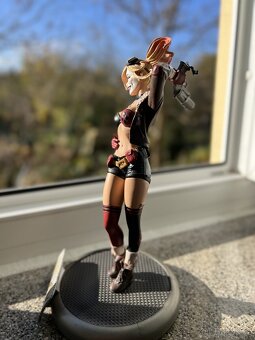 Harley Quinn - DC Bombshells - 4
