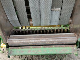 Svinovací lis John Deere 590 - 4