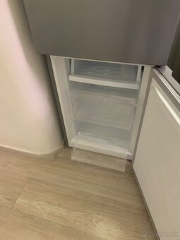 KOMBINOVANÁ LEDNICE - 4