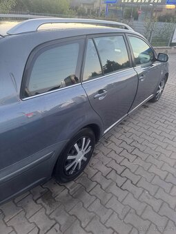Toyota Avensis T25 2.0D - 4