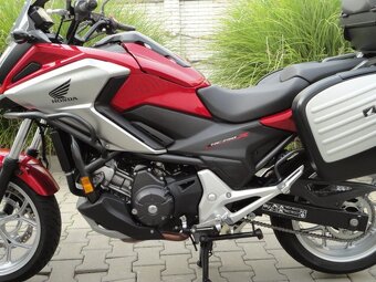 HONDA NX750X - 4