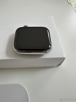 Apple Watch Series 7 45mm Cellular Stříbrný nerez - 4