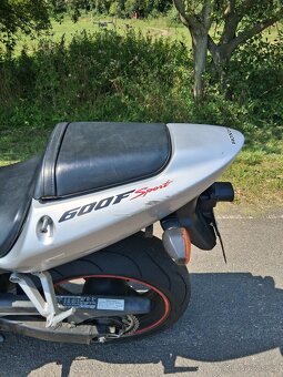Honda CBR600f sport 2002 - 4