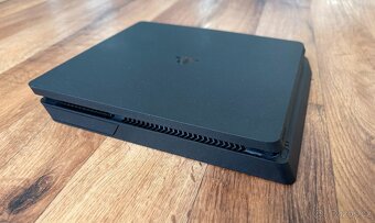 Sony Playstation 4 Slim (CUH-2216A) 500 GB černá - 4