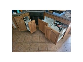 Menší dubová rustikální kuchyně se spotřebiči,5168 - 4