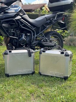 Triumph tiger 800 - 4