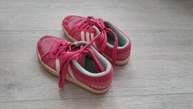 Dívčí tenisky Adidas na tkaničky, vel. 30 - 4