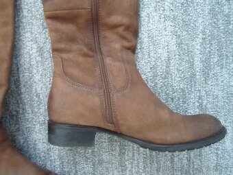 Hnědé kožené boty kozačky Baťa - 39 - 4