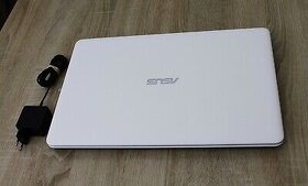 Prodám notebook Asus 17 - 4