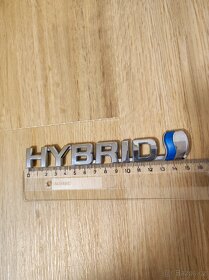 Toyota Auris Hybrid - nápisy, logo, znak - 4