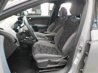 Volkswagen iD.4 Pure 109kw/LED/navi/senzory/keyless/300km - 4