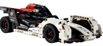 Prodám LEGO 42137 Porsche 99X Electric - 4