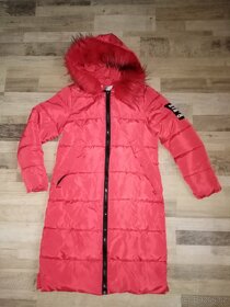 Červený zimní kabát, s odepinaci kožešinou, L, odpovida M - 4