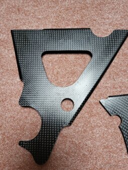 Prodám boční karbonové kryty rámu Dr-z 400 - 4