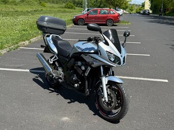 Yamaha FZS 600 Fazer - 4