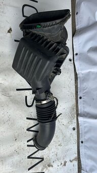 Jeep Grand Cherokee vzduchový filtr 68999048AA - 4