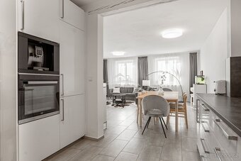 Prodej rodinného domu 6+kk s autodílnou – Šimanov, 9 km od J - 4