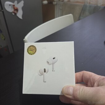 Apple AirPods Pro (2. generace) 
 - 4