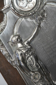 závěsný secesní reliéf plastika socha žena střelba - 4