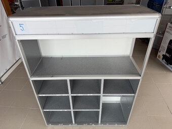 Skříňky, pulty vybavevení prodejny - 4