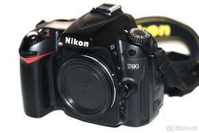 Nikon D90 + příslušenství - 4