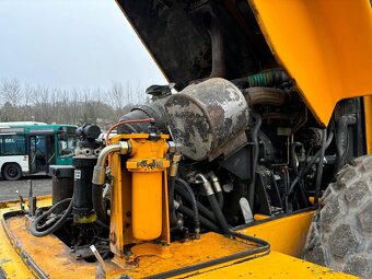 13t válec zemní JCB ocel - guma - 4