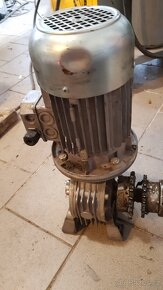Elektromotor s převodovkou - 4