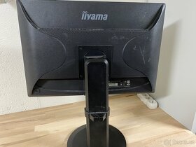 2x LCD monitor iiyama 22" - 4