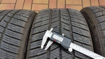 Zimní pneumatiky BARUM 215/45 R16 4x7mm - 4