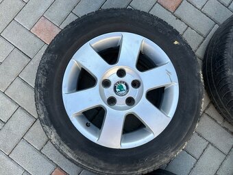 Alu kola Škoda 15" s letními pneu Michelin + 1 pneumatika - 4