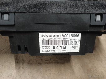 Škoda Octavia II 2.0 FSI - Budíky - 4