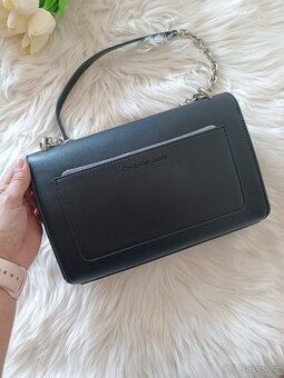 Černá crossbody kabelka Calvin Klein - 4
