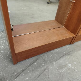 Sběratelská skříň, výstavní vitrína skleněné poličky - 4