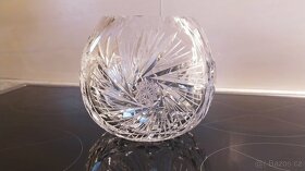 broušená kulatá váza - 4