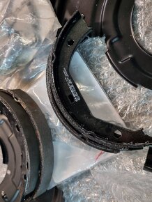 Prachové štíty a bubnové brzdy BMW 3 E46 (330i) - 4