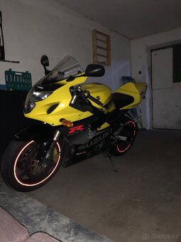 Suzuki GSXR 750 K5 - 4