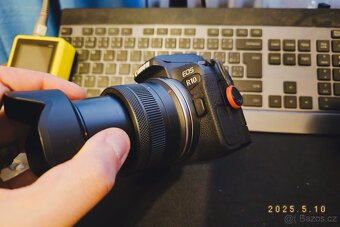 Canon R10 a příslušenství - 4