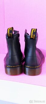 VYŠŠÍ KOTNÍKOVÉ BOTY - dr. MARTENS - vel. 32 - 4