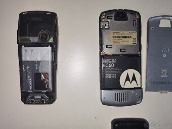 Staré mobilní telefony Nokia / Samsung / Motorola - 4
