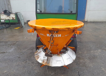 Traktor John Deere 415 - 4