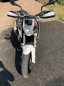 KTM Duke 690 54KW v TP 32 Možno řídit od 18 let. - 4