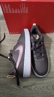 Nike court borough low 2   38,5eu - 4