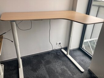 IKEA polohovatelný kancelářský stůl BEKANT pravý roh - 4