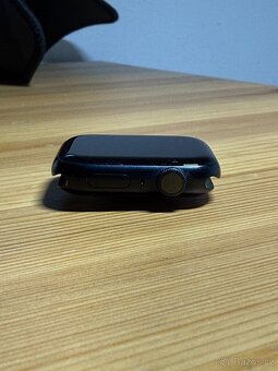 Prodám Apple Watch Series 8 (45mm) – Temně inkoustová. - 4