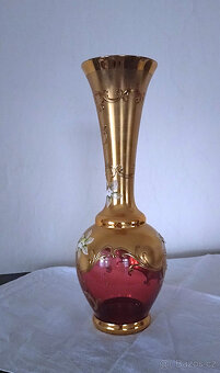 značená zlacená váza, vysoký smalt, Nový Bor 70. léta - 4
