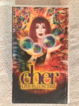 VHS U2, Cher. - 4
